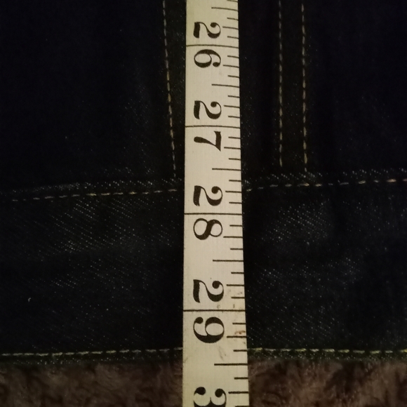 This is dark blue Levi's denim jacket it is in pristine condition like new - Picture 1 of 4